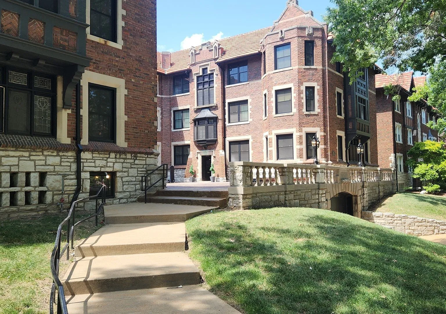 7556-7560 Byron Pl — Photo 1