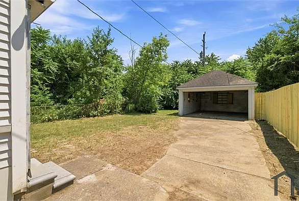 11736 Duchess St — Photo 25