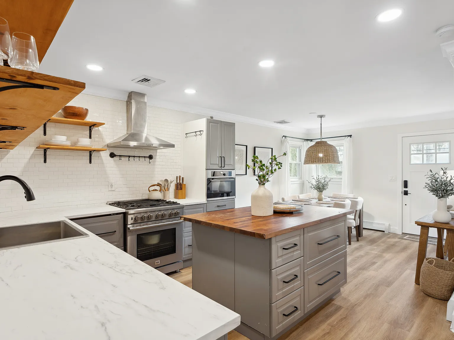 Hampton Bays 3 Bed 2ba 5500 Month Off Season Only — Photo 4