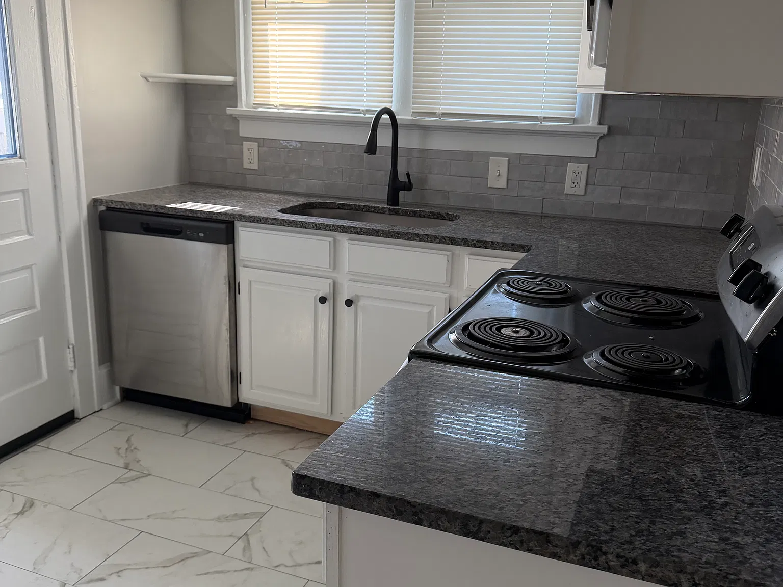 2 bed, 1200 sqft, $1,200 — Photo 3
