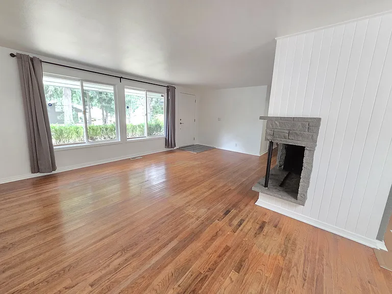 2516 108th Ave NE — Photo 3
