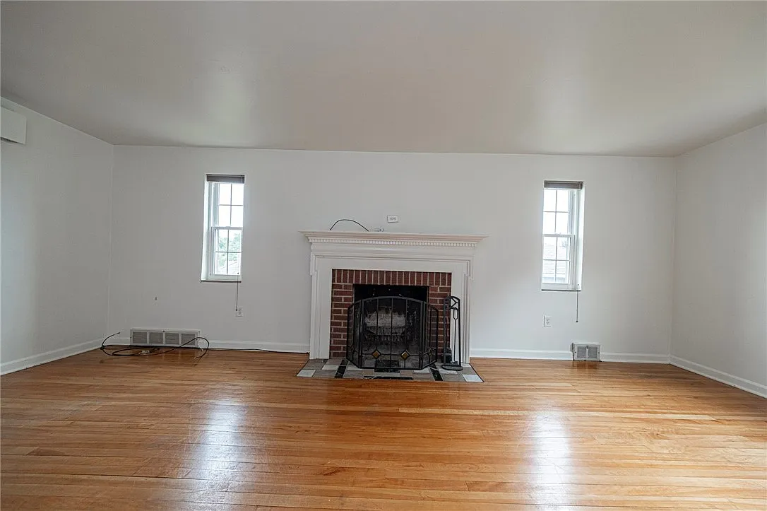 3 bed, 2.0 bath, 1324 sqft, $1,800 — Photo 4