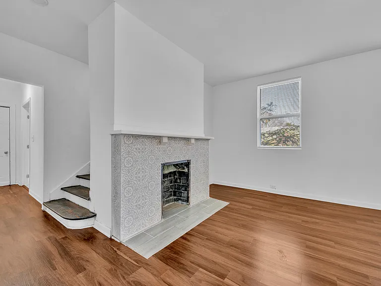 2348 Court R — Photo 10