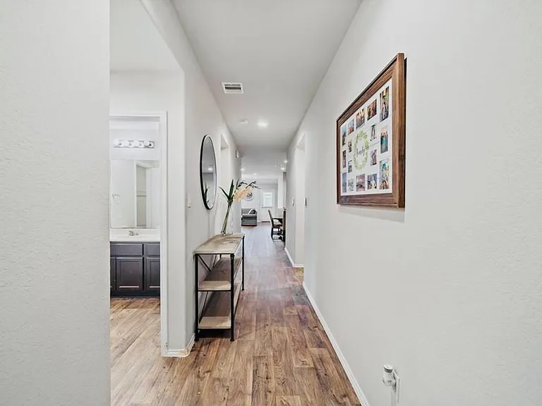 519 Green Clover Ln — Photo 4