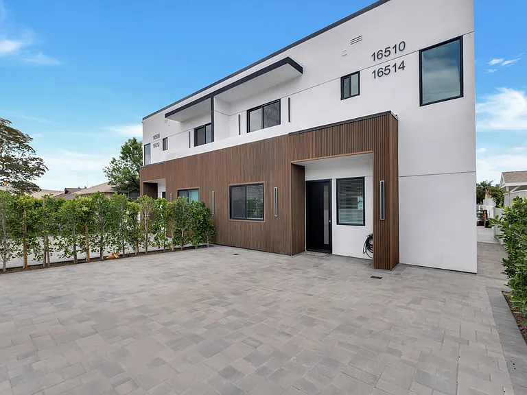 16510 San Fernando Mission Blvd — Photo 1