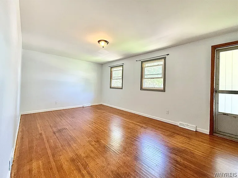 90 E Summerset Ln — Photo 15