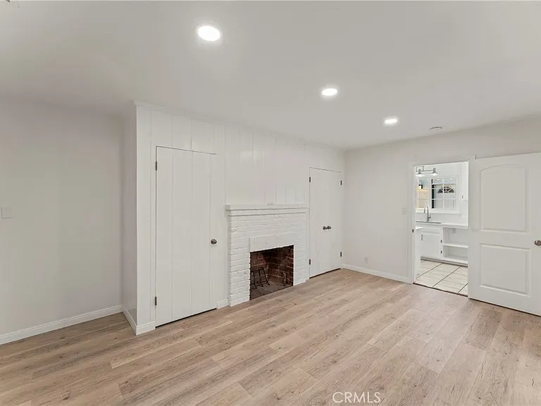 14722 Strathern St — Photo 10
