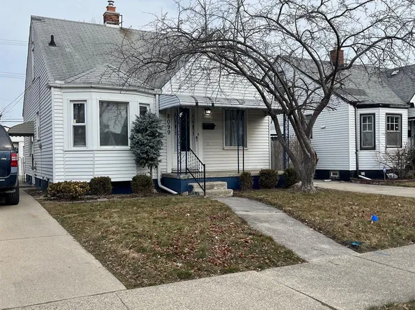 8099 Coolidge Ave, Center Line, MI 48015