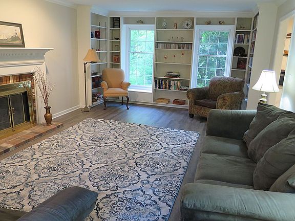 4th image of 105 Chadbourne Dr