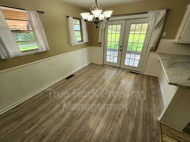 925 N Linda Ave — Photo 6