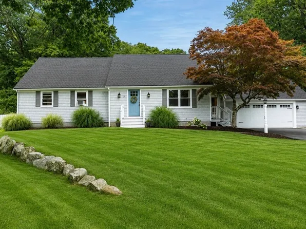 13 Old Powder House Rd, Lakeville, MA 02347