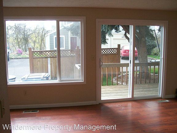 3rd image of 1402 E Sumach St