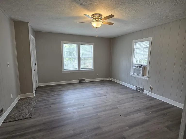 1504 N Summit Ave #1 — Photo 3
