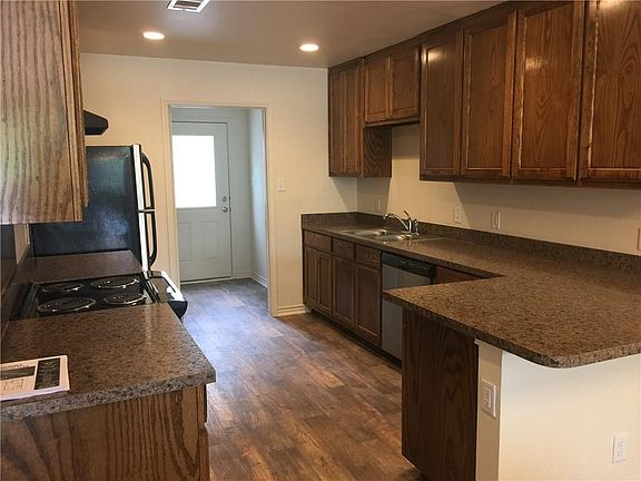 4th image of 3106 Lincoln Ave