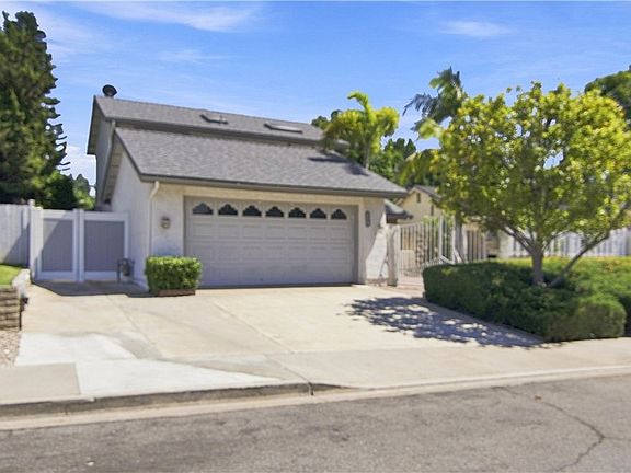 3rd image of 24092 Hurst Dr