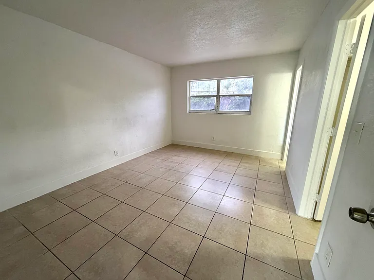 2121 Davie Blvd #140 — Photo 9