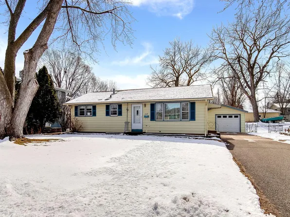 809 9th St W, Hastings, MN 55033