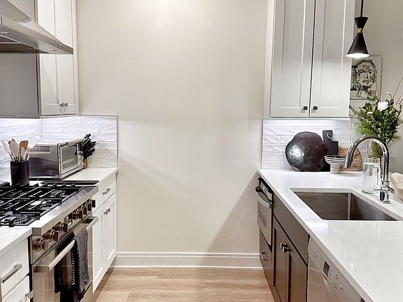 4th image of 4311 N Western Ave #1