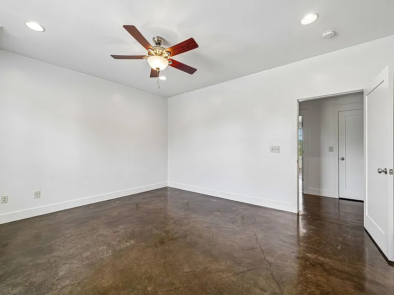 Beverly Townhomes — Photo 22
