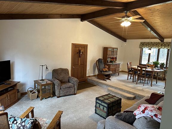 3rd image of 745 Robinhood Ln