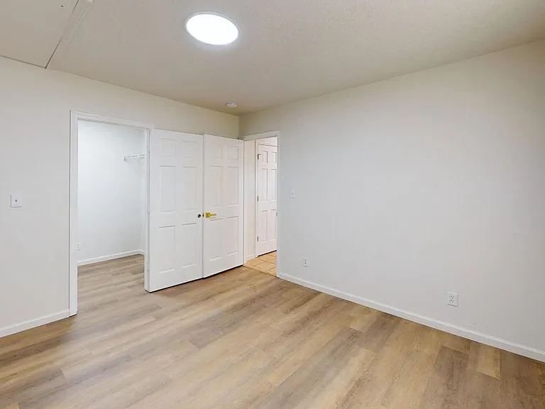 617A Madison St NE — Photo 9