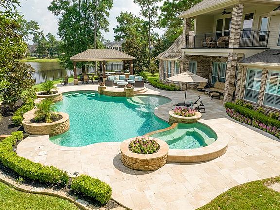 Delight of surprising details in every corner.