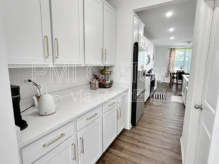 765 Kentshire Cir — Photo 9