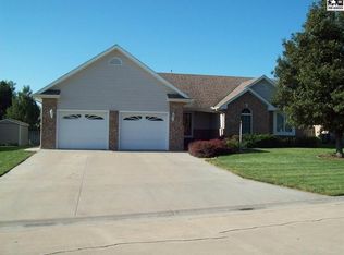1120 Hawthorne Ct, McPherson, KS 67460