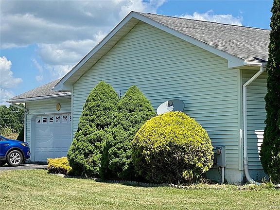 2nd image of 4 Hillcrest Dr