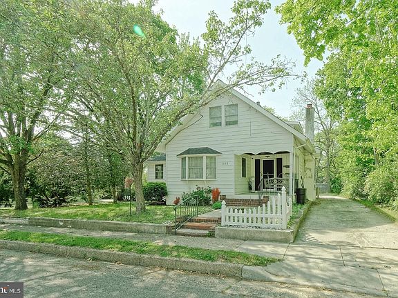 2nd image of 502 Lakeview Ave