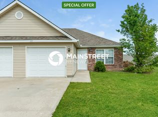 204 Palmer Ct, Pleasant Hill, MO 64080