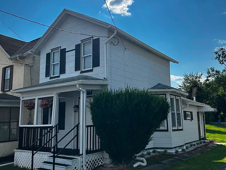 148 S Van Buren Ave — Photo 3