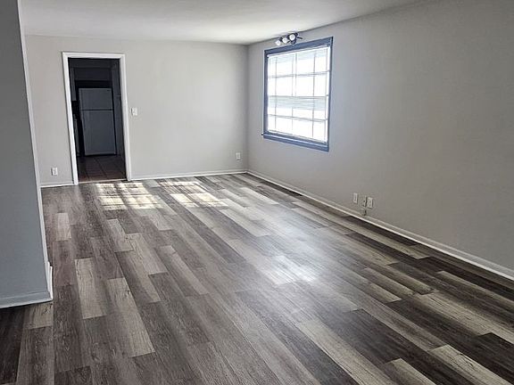 2nd image of 1105 W Jefferson Blvd