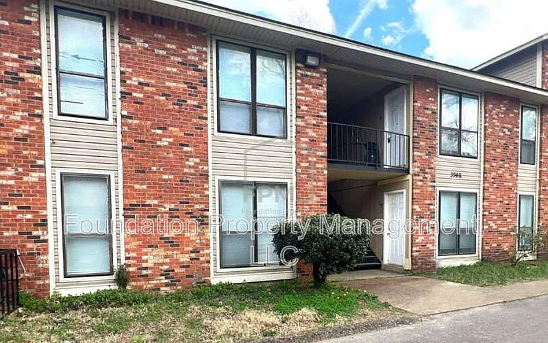 2 bed, 1.0 bath, 850 sqft, $895 — Photo 2