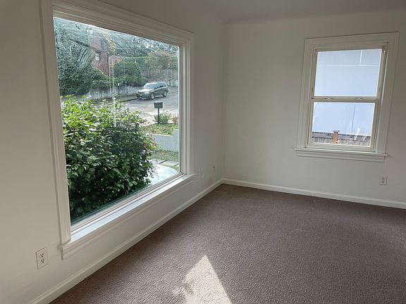 Carpeted living Room
