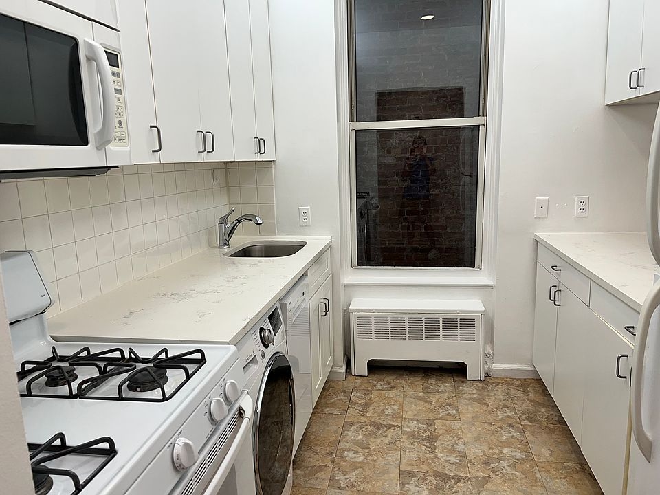 1st image of 80 W 82nd St APT 2A