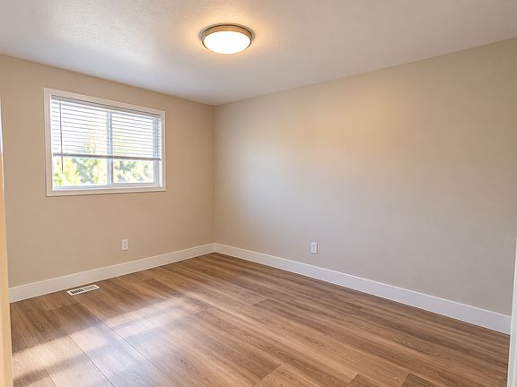 5th image of 1267 SE Holman Ave APT 4