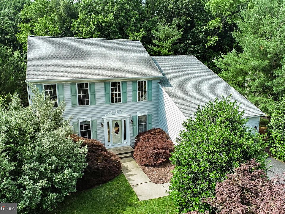 1st image of 7 Rose Hill Dr
