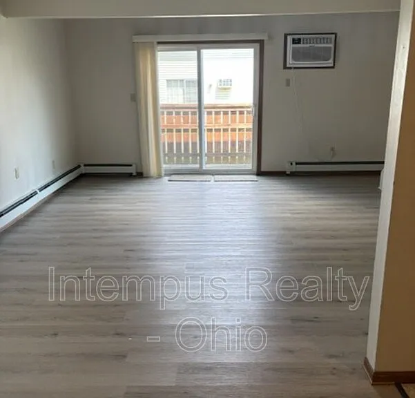 7465 Huntington Dr #5 — Photo 4