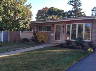 895 S Wolf Rd, Des Plaines, IL 60016