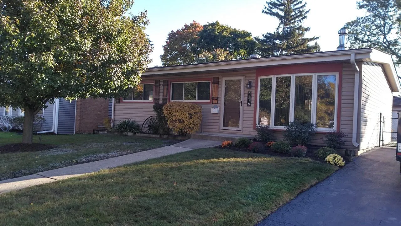 895 S Wolf Rd photo 1