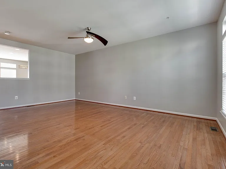 1739 Theale Way — Photo 19