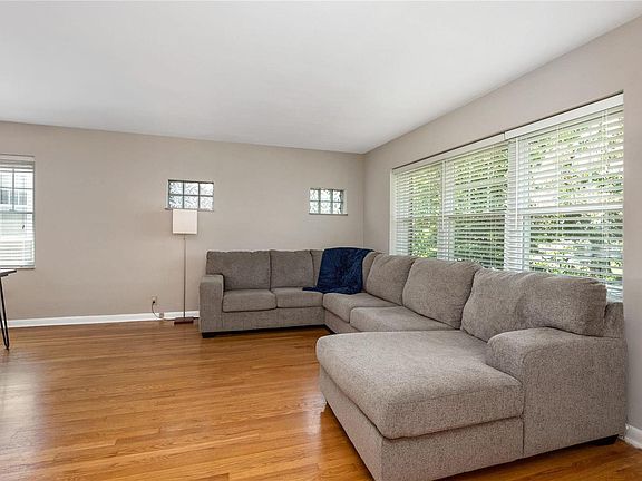3rd image of 6321 Pernod Ave