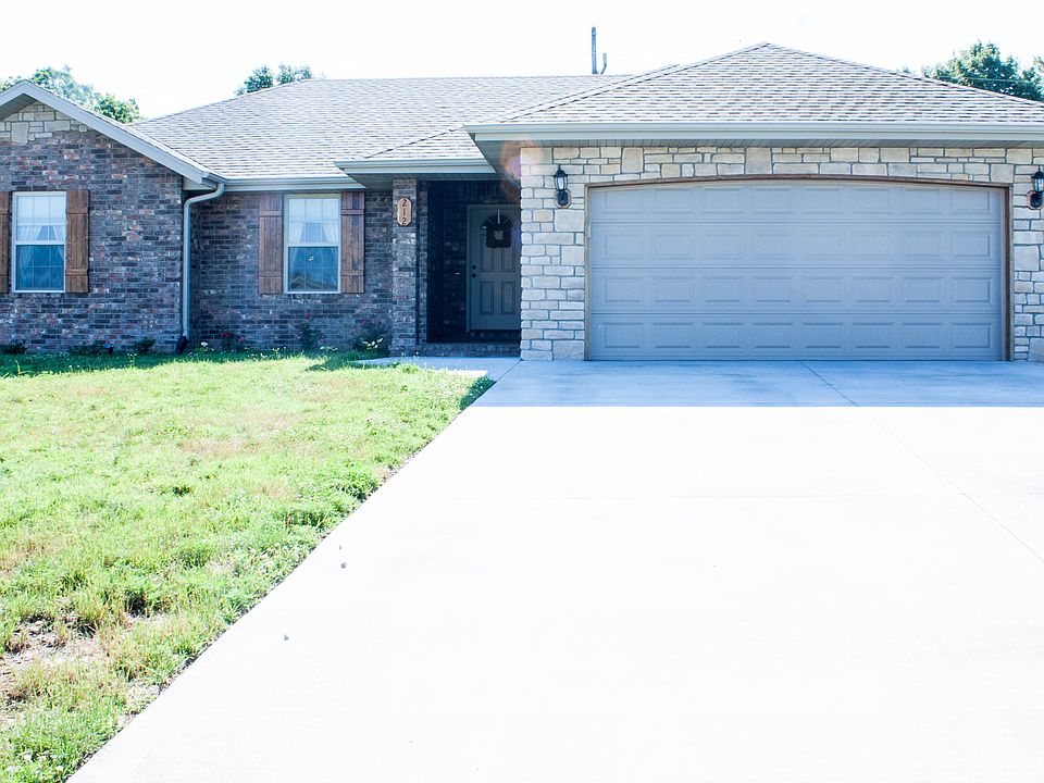 1st image of 212 Sparrow Ln