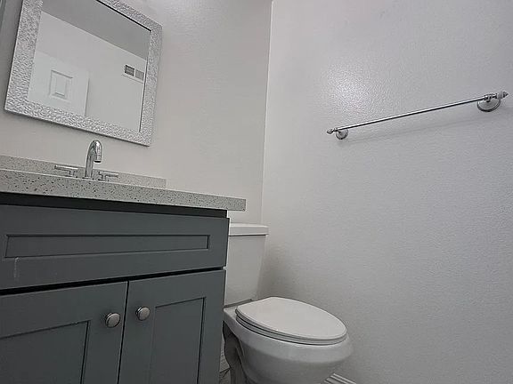 5th image of 2447 Nina St #3