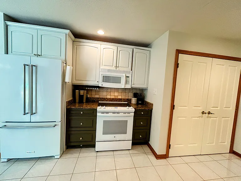 1638 Stone Mansion Dr — Photo 23