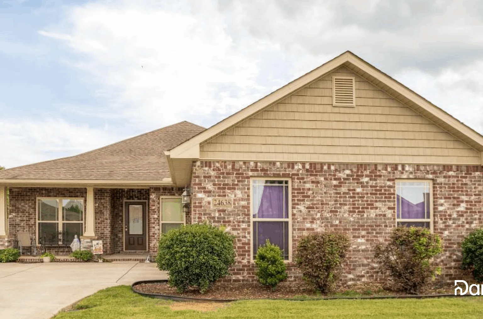 4 bed, 2.0 bath, 2213 sqft, $1,999 — Photo 1