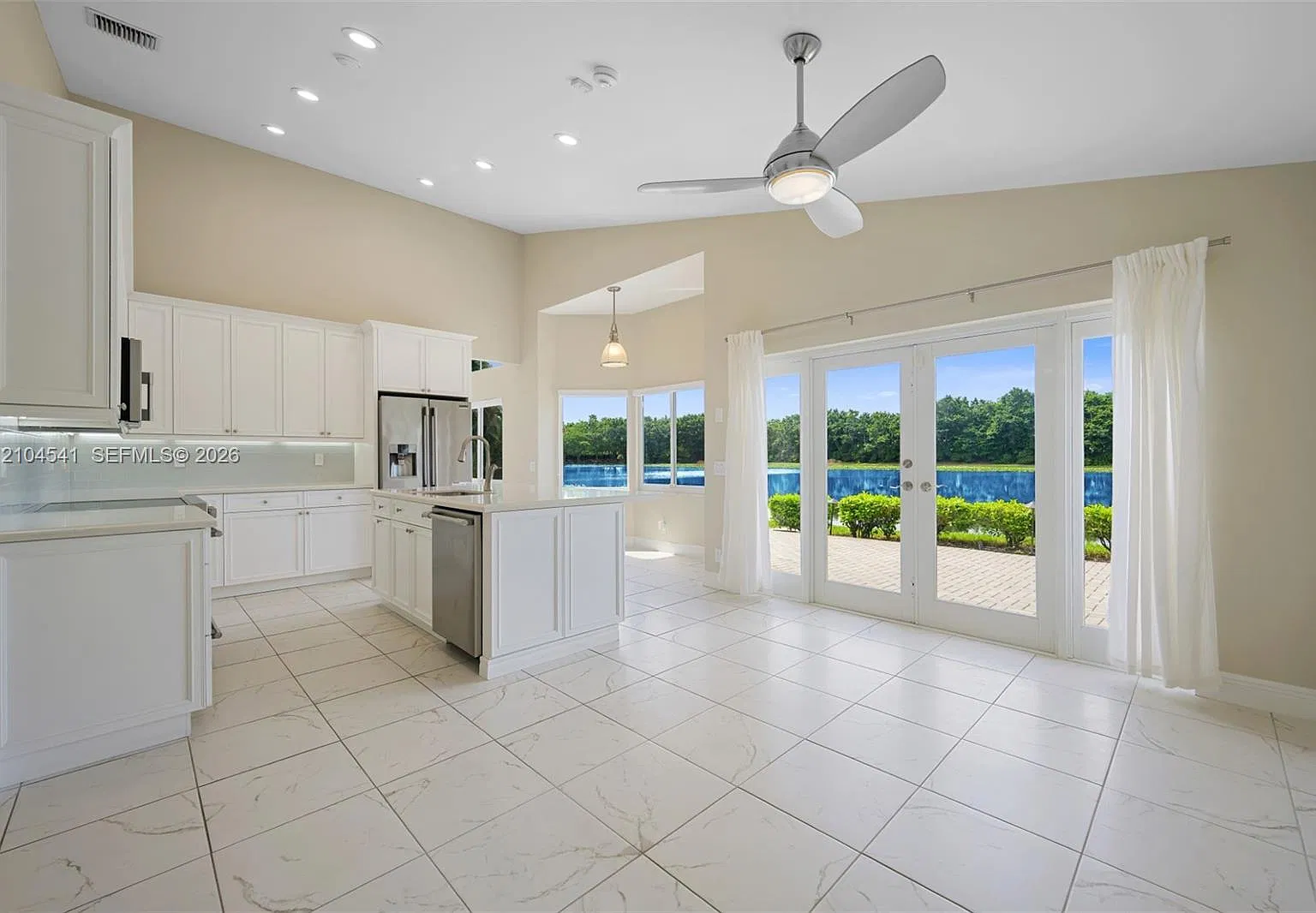 3 bed, 2.0 bath, 1777 sqft, $5,750 — Photo 2