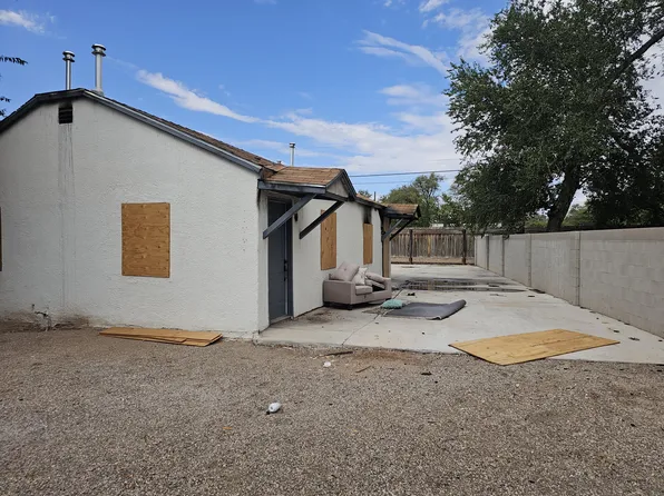 1821 Lake Dr SW, Albuquerque, NM 87105