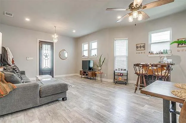 2905 S Jennings Ave — Photo 7